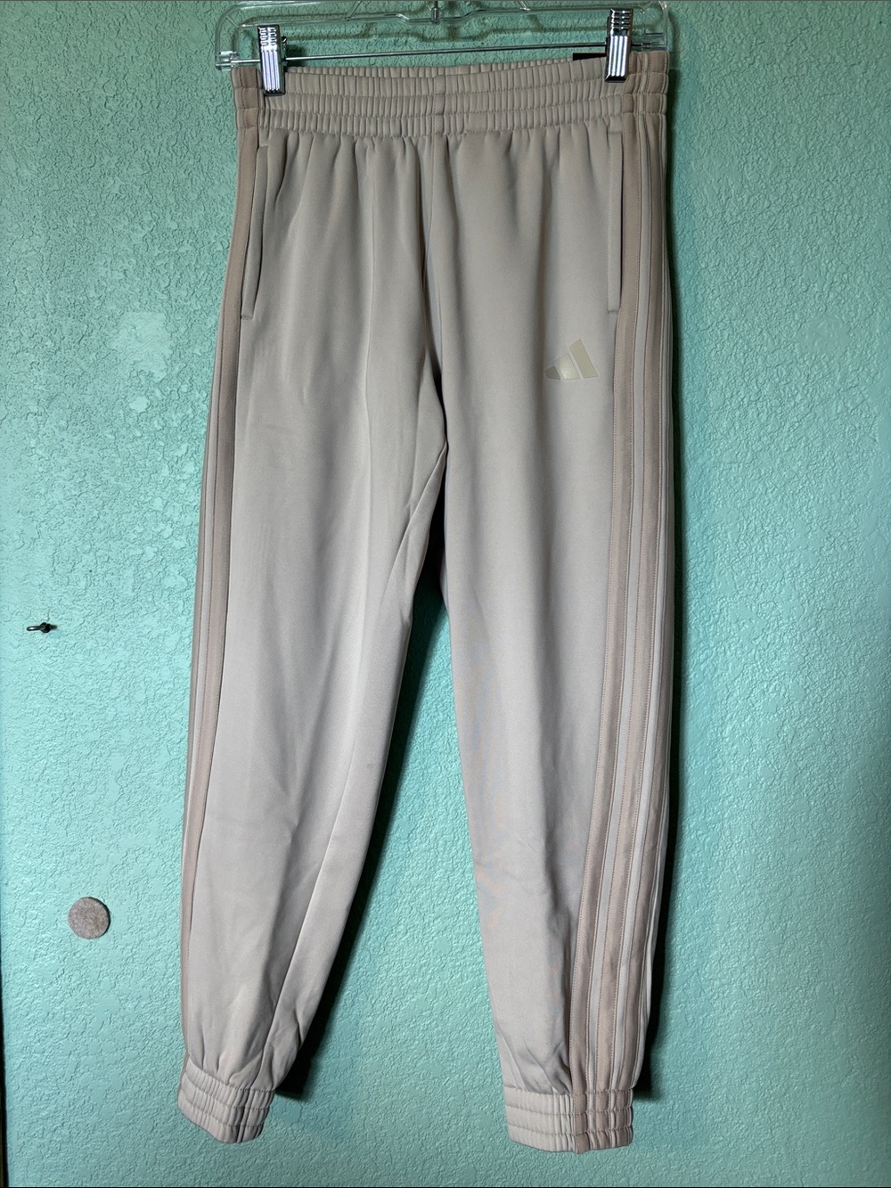 🆕 Adidas Youth Jogger in Cream, M 10/12 - NWT